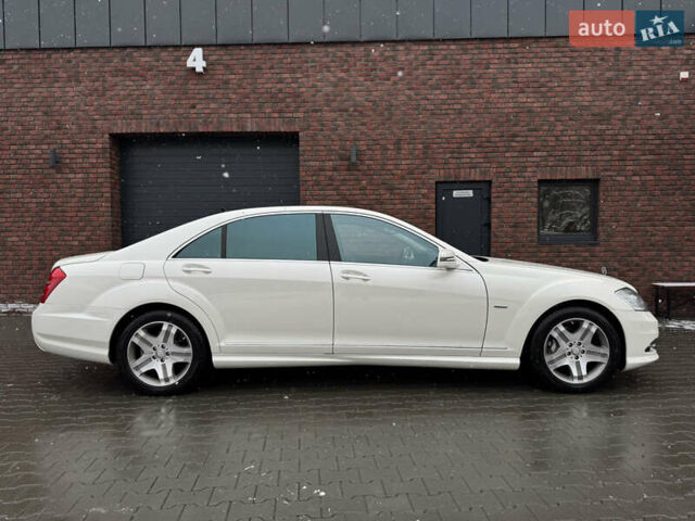 Белый Мерседес С Класс, объемом двигателя 4.66 л и пробегом 110 тыс. км за 22500 $, фото 6 на Automoto.ua