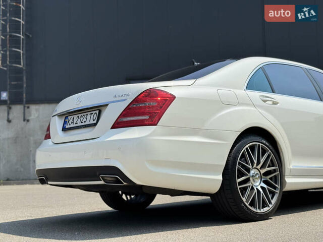 Белый Мерседес С Класс, объемом двигателя 4.66 л и пробегом 209 тыс. км за 19800 $, фото 24 на Automoto.ua