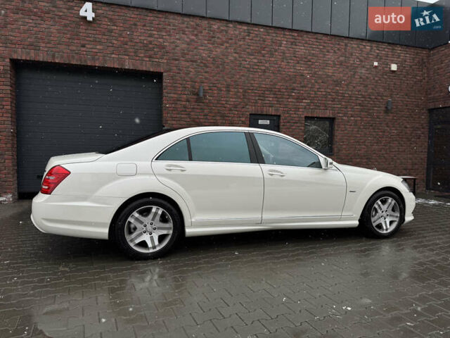 Белый Мерседес С Класс, объемом двигателя 4.66 л и пробегом 110 тыс. км за 22500 $, фото 7 на Automoto.ua