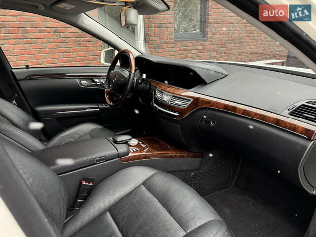 Белый Мерседес С Класс, объемом двигателя 4.66 л и пробегом 110 тыс. км за 22500 $, фото 19 на Automoto.ua