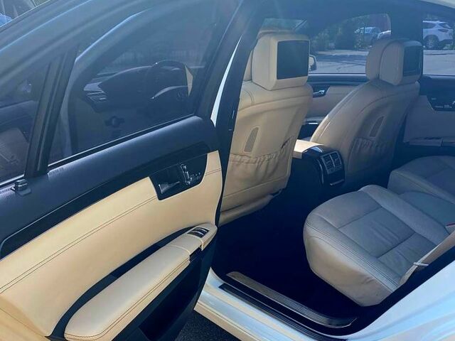 Белый Мерседес С Класс, объемом двигателя 4.7 л и пробегом 105 тыс. км за 25000 $, фото 10 на Automoto.ua