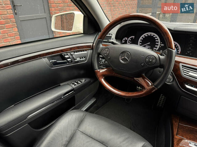 Белый Мерседес С Класс, объемом двигателя 4.66 л и пробегом 110 тыс. км за 22500 $, фото 28 на Automoto.ua