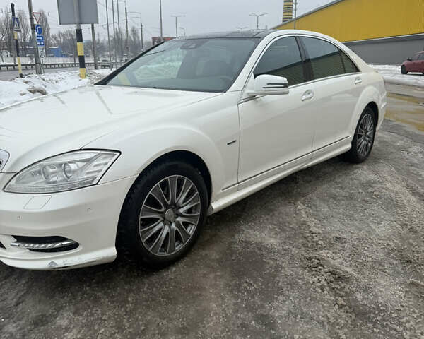 Белый Мерседес С Класс, объемом двигателя 3 л и пробегом 300 тыс. км за 25000 $, фото 22 на Automoto.ua