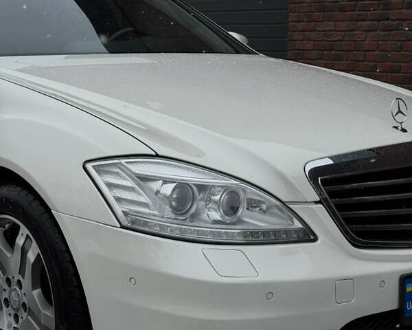 Белый Мерседес С Класс, объемом двигателя 4.66 л и пробегом 110 тыс. км за 22500 $, фото 1 на Automoto.ua