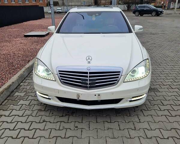 Белый Мерседес С Класс, объемом двигателя 3 л и пробегом 267 тыс. км за 21500 $, фото 4 на Automoto.ua
