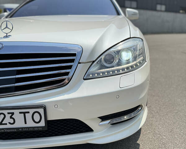 Белый Мерседес С Класс, объемом двигателя 4.66 л и пробегом 209 тыс. км за 19800 $, фото 14 на Automoto.ua