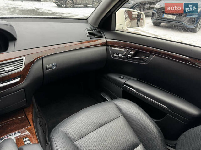 Белый Мерседес С Класс, объемом двигателя 4.66 л и пробегом 110 тыс. км за 22500 $, фото 29 на Automoto.ua