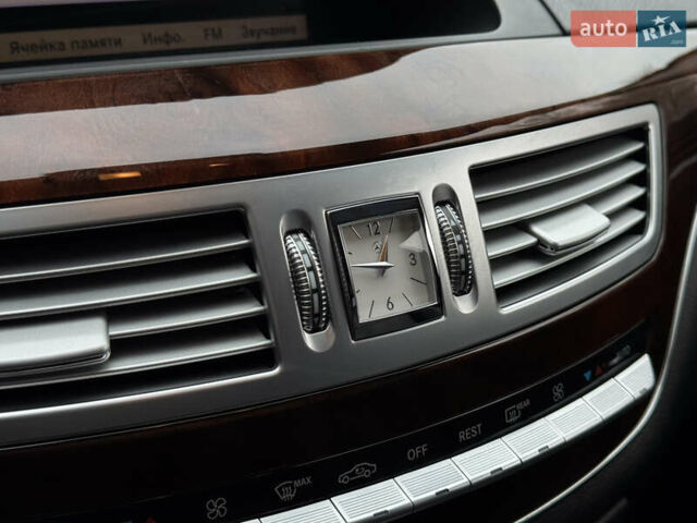 Белый Мерседес С Класс, объемом двигателя 4.66 л и пробегом 110 тыс. км за 22500 $, фото 13 на Automoto.ua