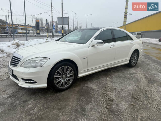 Белый Мерседес С Класс, объемом двигателя 3 л и пробегом 300 тыс. км за 25000 $, фото 17 на Automoto.ua