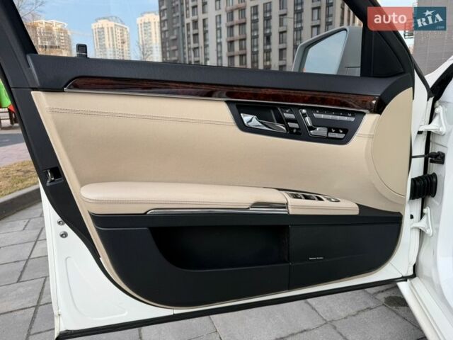 Білий Мерседес С Клас, об'ємом двигуна 4.7 л та пробігом 210 тис. км за 18700 $, фото 8 на Automoto.ua