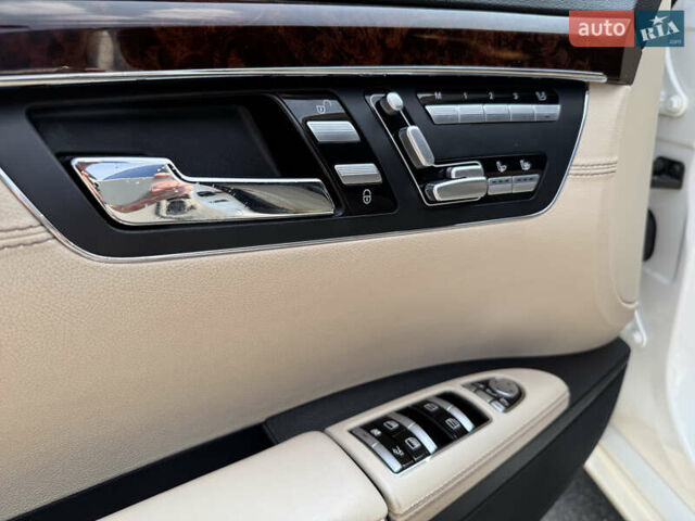 Белый Мерседес С Класс, объемом двигателя 4.66 л и пробегом 209 тыс. км за 19800 $, фото 47 на Automoto.ua