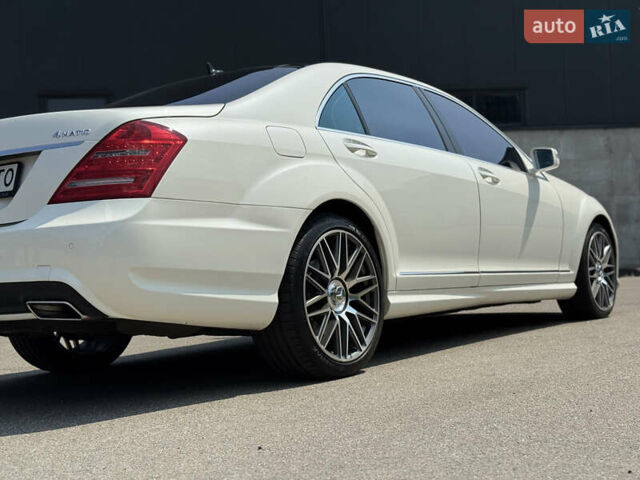 Белый Мерседес С Класс, объемом двигателя 4.66 л и пробегом 209 тыс. км за 19800 $, фото 25 на Automoto.ua