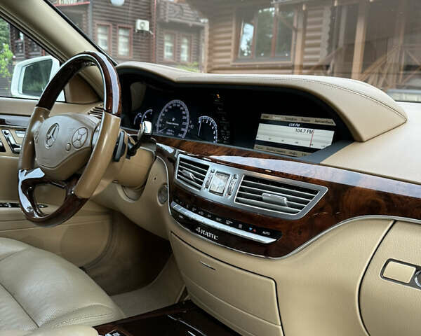 Мерседес С Класс 2013 в Львове на Automoto.ua Белый Мерседес С Класс, объемом двигателя 4.66 л и пробегом 221 тыс. км за 25000 $, фото 9 на Automoto.ua