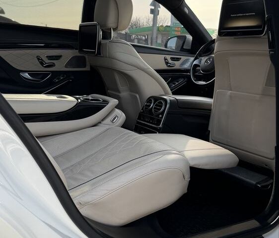 Белый Мерседес С Класс, объемом двигателя 4.66 л и пробегом 142 тыс. км за 27999 $, фото 19 на Automoto.ua