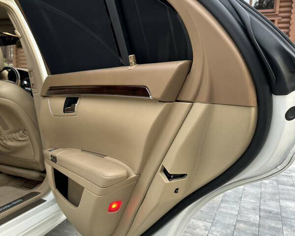 Мерседес С Класс 2013 в Львове на Automoto.ua Белый Мерседес С Класс, объемом двигателя 4.66 л и пробегом 221 тыс. км за 25000 $, фото 13 на Automoto.ua