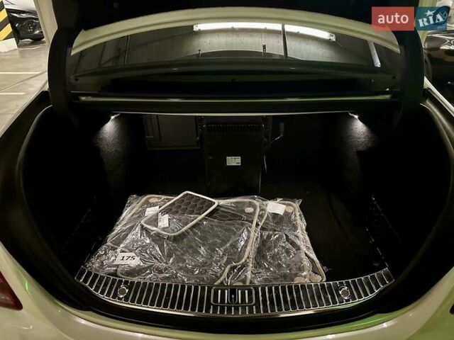 Белый Мерседес С Класс, объемом двигателя 5.5 л и пробегом 82 тыс. км за 46950 $, фото 108 на Automoto.ua