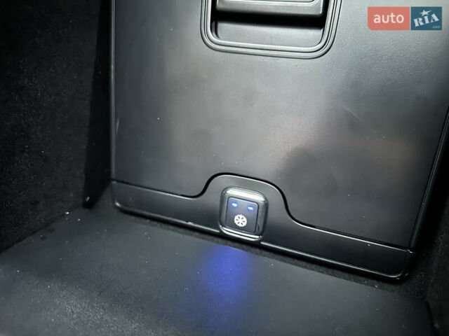 Белый Мерседес С Класс, объемом двигателя 5.5 л и пробегом 82 тыс. км за 46950 $, фото 104 на Automoto.ua