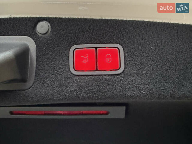 Белый Мерседес С Класс, объемом двигателя 4.7 л и пробегом 187 тыс. км за 34700 $, фото 24 на Automoto.ua