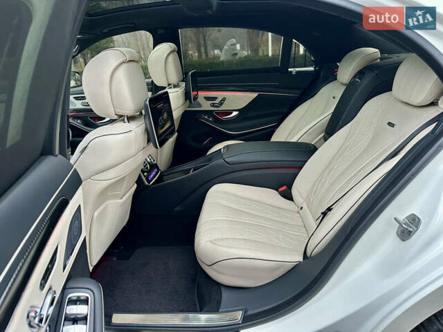 Белый Мерседес С Класс, объемом двигателя 5.5 л и пробегом 82 тыс. км за 46950 $, фото 82 на Automoto.ua