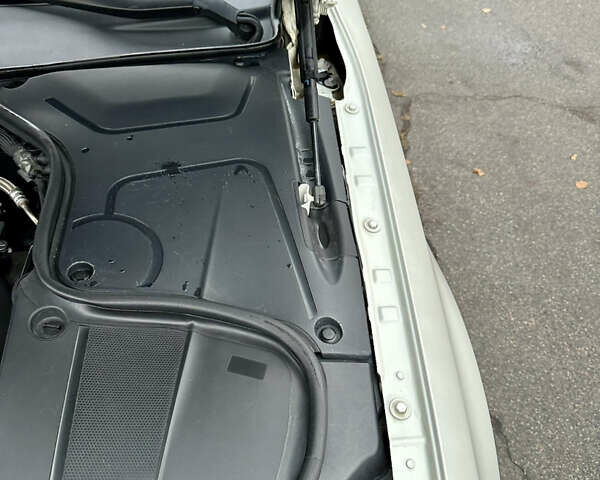 Белый Мерседес С Класс, объемом двигателя 5.5 л и пробегом 82 тыс. км за 46950 $, фото 62 на Automoto.ua