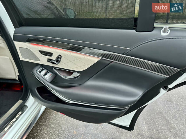 Белый Мерседес С Класс, объемом двигателя 5.5 л и пробегом 82 тыс. км за 46950 $, фото 118 на Automoto.ua