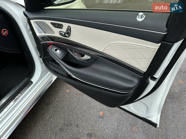 Белый Мерседес С Класс, объемом двигателя 5.5 л и пробегом 82 тыс. км за 46950 $, фото 123 на Automoto.ua