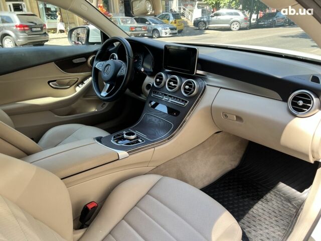 Белый Мерседес С Класс, объемом двигателя 2 л и пробегом 114 тыс. км за 21000 $, фото 3 на Automoto.ua