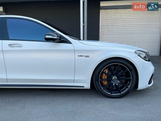 Білий Мерседес С Клас, об'ємом двигуна 5.46 л та пробігом 150 тис. км за 61000 $, фото 45 на Automoto.ua