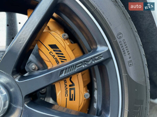 Білий Мерседес С Клас, об'ємом двигуна 5.46 л та пробігом 150 тис. км за 61000 $, фото 13 на Automoto.ua