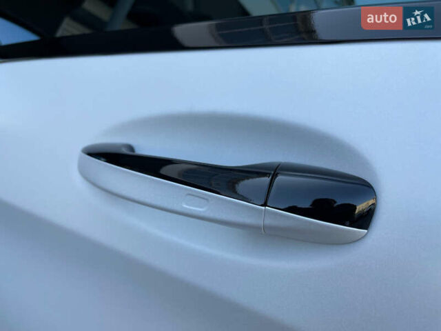 Білий Мерседес С Клас, об'ємом двигуна 5.46 л та пробігом 150 тис. км за 61000 $, фото 18 на Automoto.ua