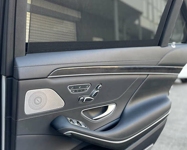 Білий Мерседес С Клас, об'ємом двигуна 5.46 л та пробігом 150 тис. км за 61000 $, фото 37 на Automoto.ua