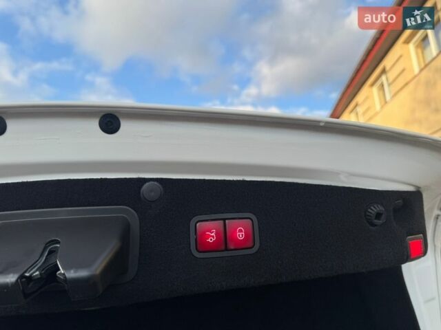 Белый Мерседес С Класс, объемом двигателя 3 л и пробегом 225 тыс. км за 27900 $, фото 77 на Automoto.ua