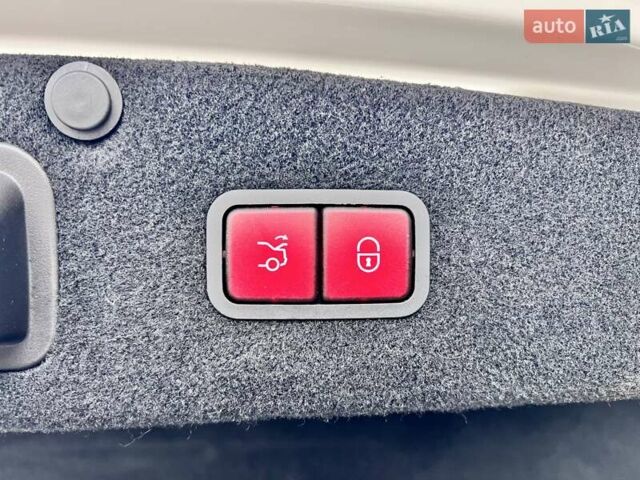 Белый Мерседес С Класс, объемом двигателя 5.46 л и пробегом 64 тыс. км за 67999 $, фото 13 на Automoto.ua