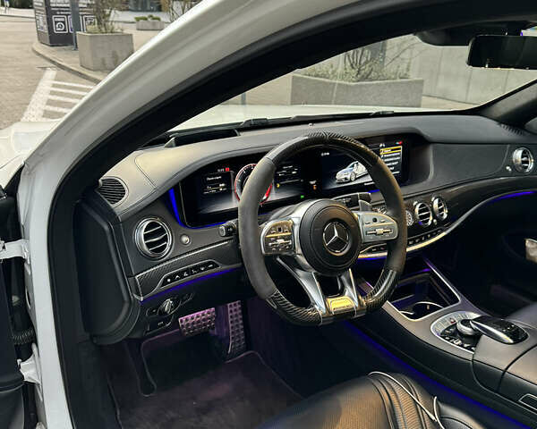 Белый Мерседес С Класс, объемом двигателя 3.98 л и пробегом 160 тыс. км за 65000 $, фото 8 на Automoto.ua