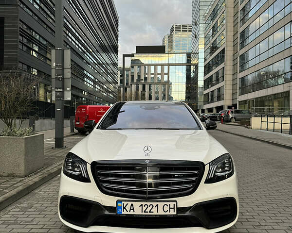 Белый Мерседес С Класс, объемом двигателя 3.98 л и пробегом 160 тыс. км за 65000 $, фото 3 на Automoto.ua