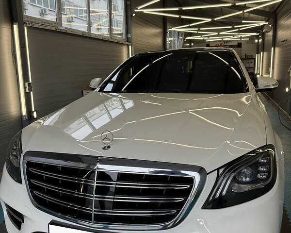 Белый Мерседес С Класс, объемом двигателя 3.99 л и пробегом 31 тыс. км за 65000 $, фото 1 на Automoto.ua