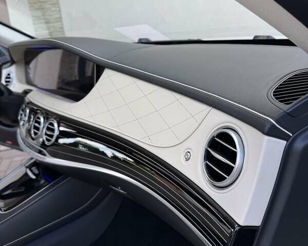 Белый Мерседес С Класс, объемом двигателя 4 л и пробегом 55 тыс. км за 79500 $, фото 31 на Automoto.ua