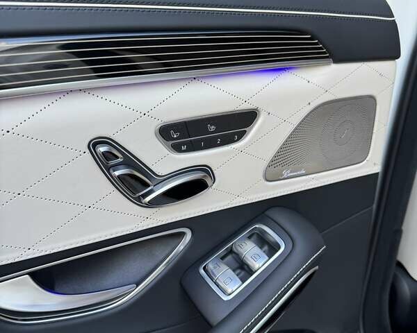 Белый Мерседес С Класс, объемом двигателя 4 л и пробегом 55 тыс. км за 79500 $, фото 23 на Automoto.ua