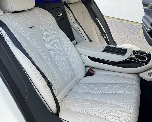 Белый Мерседес С Класс, объемом двигателя 4 л и пробегом 55 тыс. км за 79500 $, фото 27 на Automoto.ua