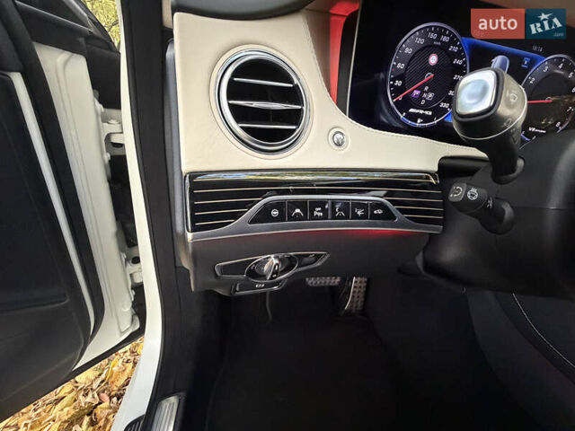 Белый Мерседес С Класс, объемом двигателя 5.46 л и пробегом 59 тыс. км за 91000 $, фото 36 на Automoto.ua