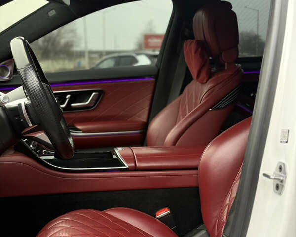 Белый Мерседес С Класс, объемом двигателя 4 л и пробегом 140 тыс. км за 100000 $, фото 25 на Automoto.ua