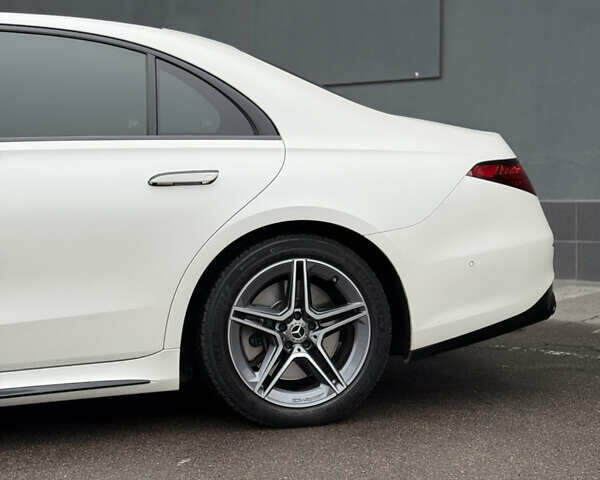 Белый Мерседес С Класс, объемом двигателя 4 л и пробегом 140 тыс. км за 100000 $, фото 13 на Automoto.ua