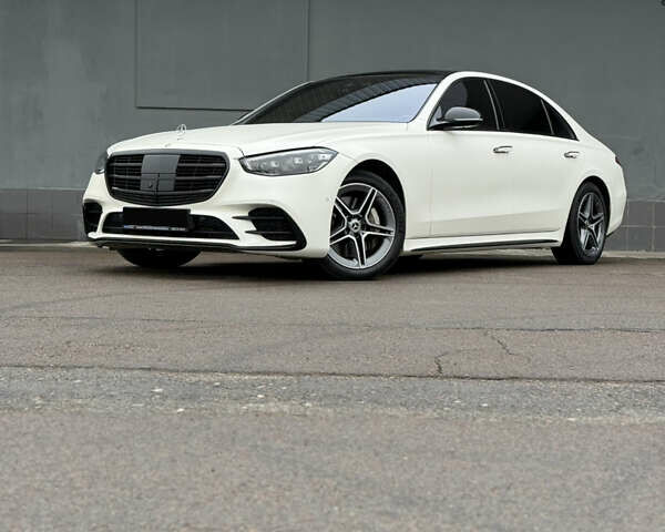 Белый Мерседес С Класс, объемом двигателя 4 л и пробегом 140 тыс. км за 100000 $, фото 17 на Automoto.ua