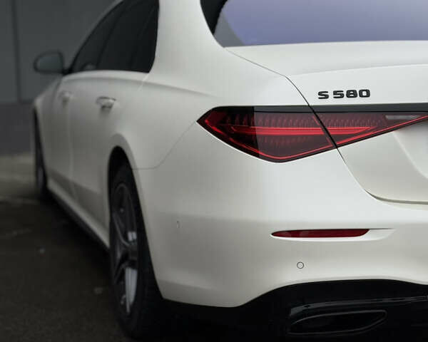 Белый Мерседес С Класс, объемом двигателя 4 л и пробегом 140 тыс. км за 100000 $, фото 11 на Automoto.ua