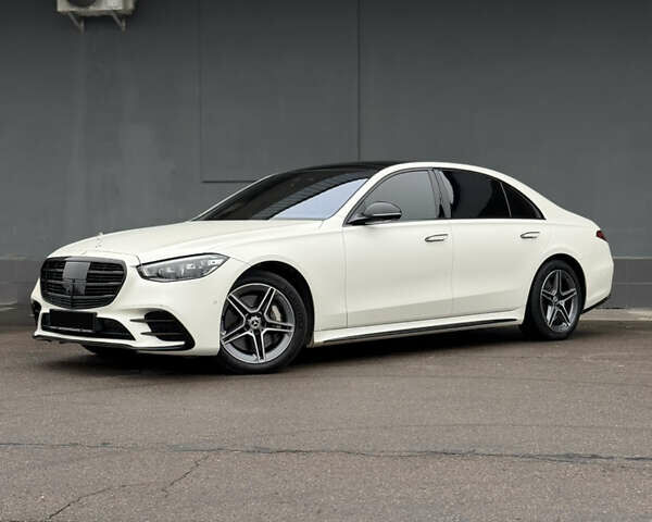 Белый Мерседес С Класс, объемом двигателя 4 л и пробегом 140 тыс. км за 100000 $, фото 15 на Automoto.ua