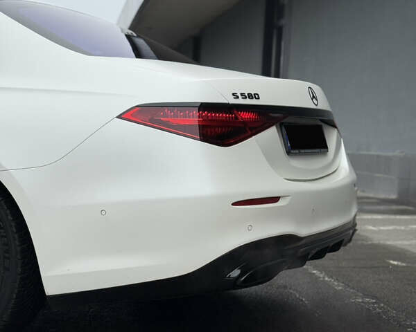 Белый Мерседес С Класс, объемом двигателя 4 л и пробегом 140 тыс. км за 100000 $, фото 12 на Automoto.ua