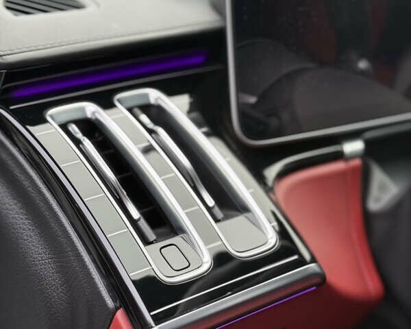 Белый Мерседес С Класс, объемом двигателя 4 л и пробегом 140 тыс. км за 100000 $, фото 22 на Automoto.ua