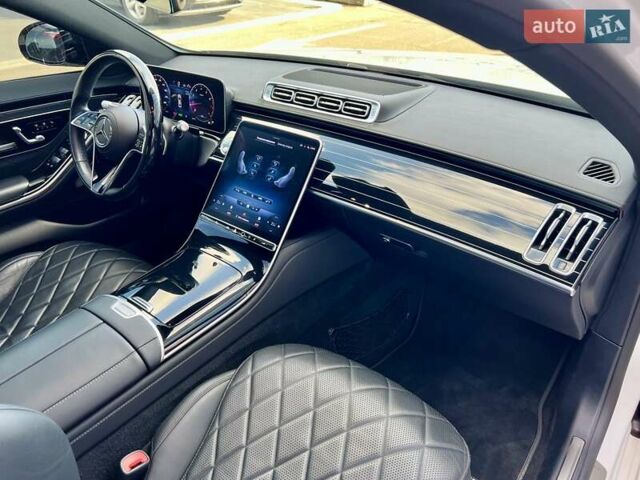 Белый Мерседес С Класс, объемом двигателя 3.98 л и пробегом 42 тыс. км за 102900 $, фото 49 на Automoto.ua