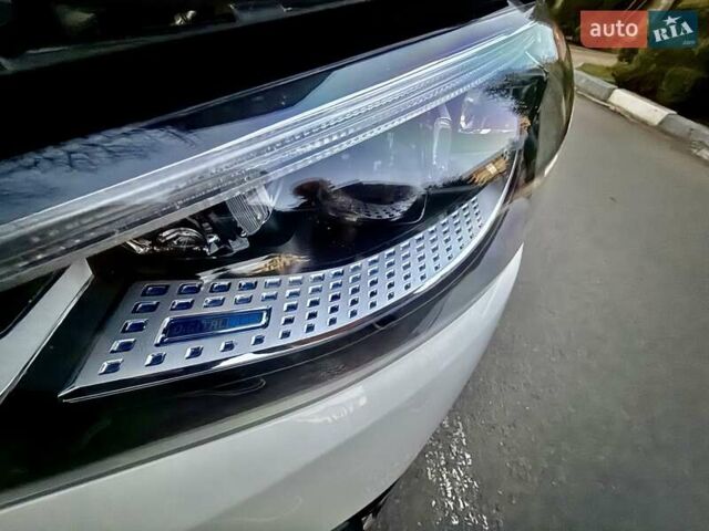 Білий Мерседес С Клас, об'ємом двигуна 3 л та пробігом 36 тис. км за 127000 $, фото 82 на Automoto.ua