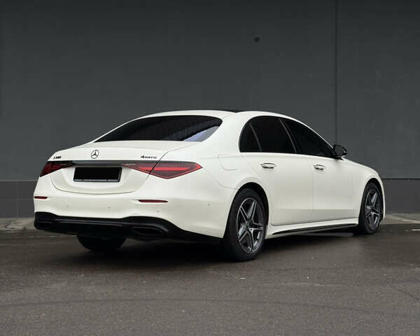 Белый Мерседес С Класс, объемом двигателя 4 л и пробегом 140 тыс. км за 100000 $, фото 8 на Automoto.ua